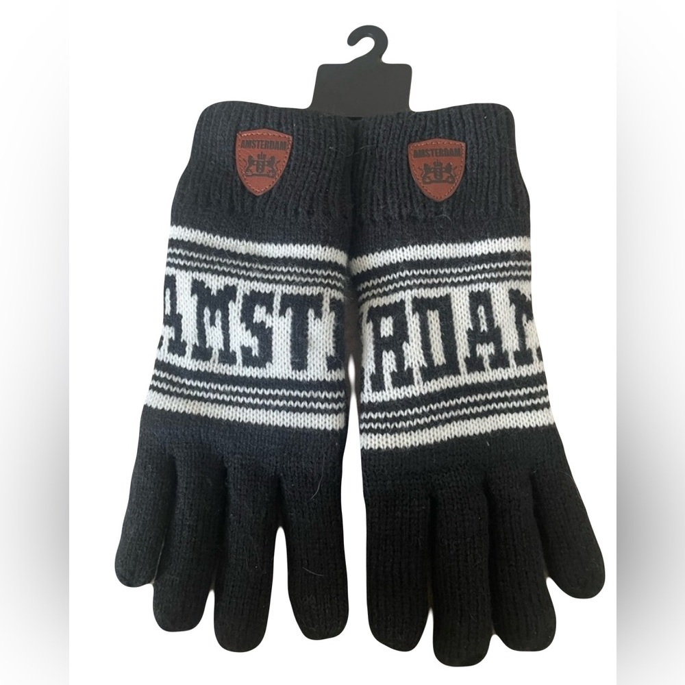 Amsterdam Black and White Knit Gloves. Women OS